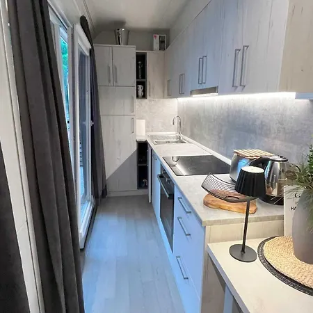 Cozy Hidden Mobile With Terrace And Sea View Casa vacanze Drage