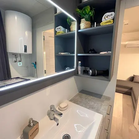 Cozy Hidden Mobile With Terrace And Sea View Casa vacanze Drage