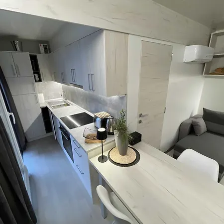 Cozy Hidden Mobile With Terrace And Sea View Casa vacanze Drage