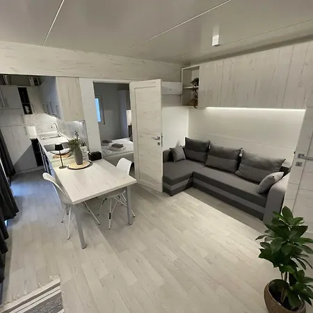 Cozy Hidden Mobile With Terrace And Sea View Casa vacanze Drage